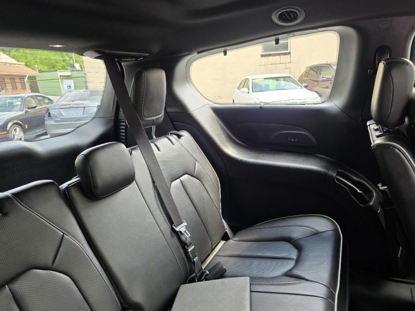 2022 BLACK CHRYSLER PACIFICA LIMITED (2C4RC1GG3NR) with an 3.6L engine, Automatic transmission, located at 117 North Cameron Street, Harrisburg, PA, 17101, (717) 963-8962, 40.267021, -76.875351 - WE FINANCE!!! MOST vehicles are available for financing. Good Credit/ Challenged Credit/ No Credit - ALL Trade-Ins Welcomed!!! APPLY ONLINE or CALL us TODAY Please call us to discuss your cash and/or financing options. Thanks for checking our inventory! We're here to help.- Photo#17