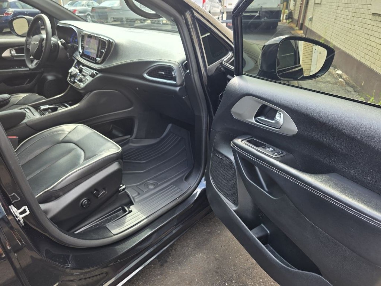 2022 BLACK CHRYSLER PACIFICA LIMITED (2C4RC1GG3NR) with an 3.6L engine, Automatic transmission, located at 117 North Cameron Street, Harrisburg, PA, 17101, (717) 963-8962, 40.267021, -76.875351 - WE FINANCE!!! MOST vehicles are available for financing. Good Credit/ Challenged Credit/ No Credit - ALL Trade-Ins Welcomed!!! APPLY ONLINE or CALL us TODAY Please call us to discuss your cash and/or financing options. Thanks for checking our inventory! We're here to help.- Photo#20