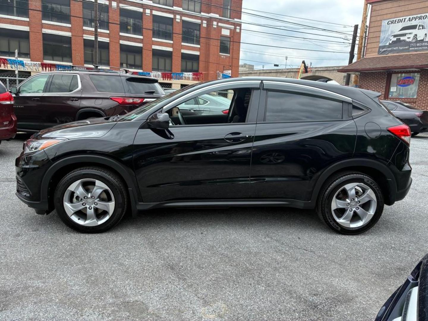 2022 BLACK HONDA HR-V LX (3CZRU6H30NM) with an 1.8L engine, Automatic transmission, located at 117 North Cameron Street, Harrisburg, PA, 17101, (717) 963-8962, 40.267021, -76.875351 - WE FINANCE!!! MOST vehicles are available for financing. Good Credit/ Challenged Credit/ No Credit - ALL Trade-Ins Welcomed!!! APPLY ONLINE or CALL us TODAY Please call us to discuss your cash and/or financing options. Thanks for checking our inventory! We're here to help. - Photo#1