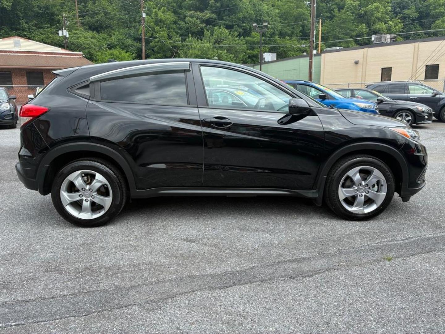 2022 BLACK HONDA HR-V LX (3CZRU6H30NM) with an 1.8L engine, Automatic transmission, located at 117 North Cameron Street, Harrisburg, PA, 17101, (717) 963-8962, 40.267021, -76.875351 - WE FINANCE!!! MOST vehicles are available for financing. Good Credit/ Challenged Credit/ No Credit - ALL Trade-Ins Welcomed!!! APPLY ONLINE or CALL us TODAY Please call us to discuss your cash and/or financing options. Thanks for checking our inventory! We're here to help. - Photo#5