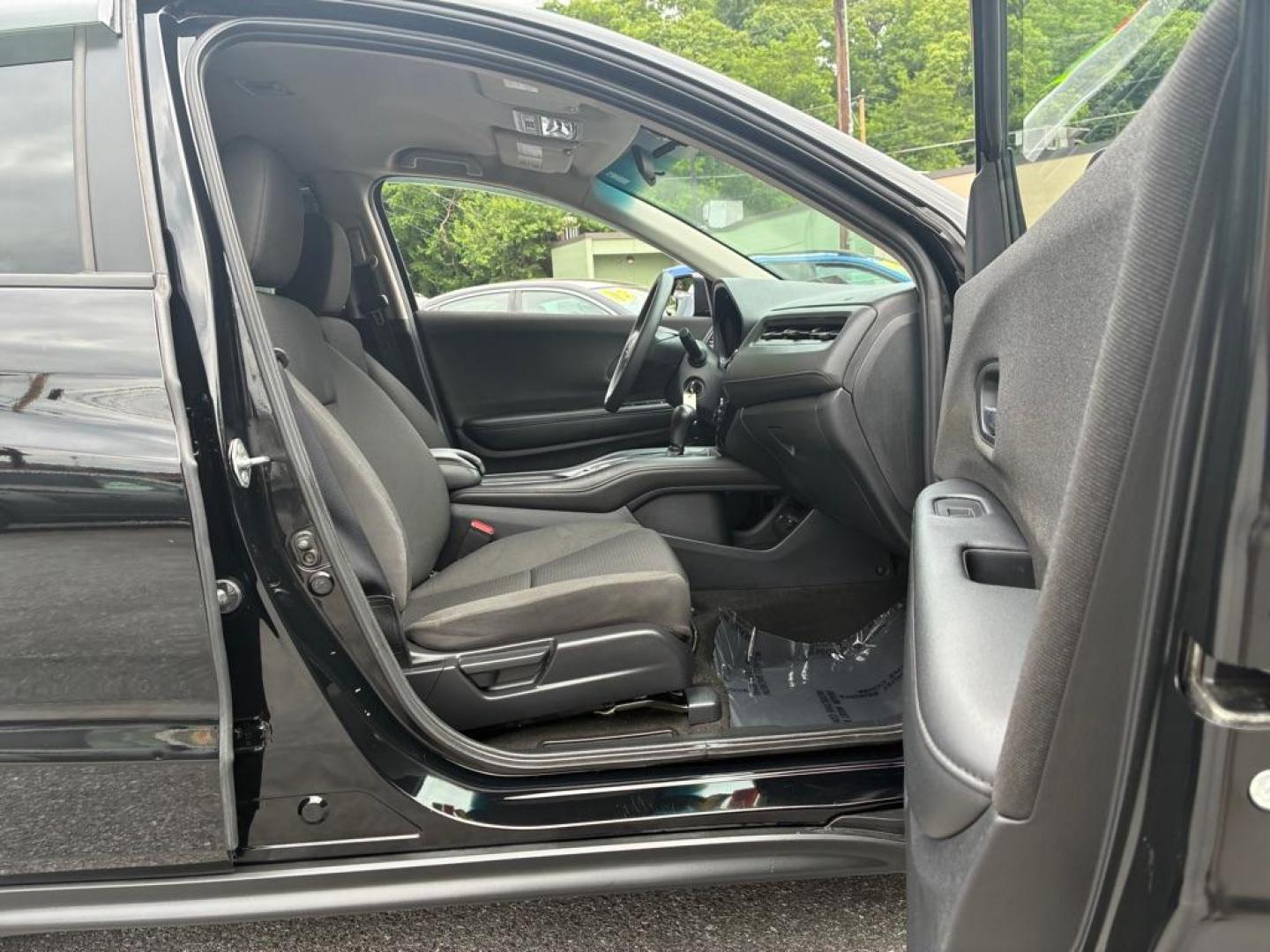 2022 BLACK HONDA HR-V LX (3CZRU6H30NM) with an 1.8L engine, Automatic transmission, located at 117 North Cameron Street, Harrisburg, PA, 17101, (717) 963-8962, 40.267021, -76.875351 - WE FINANCE!!! MOST vehicles are available for financing. Good Credit/ Challenged Credit/ No Credit - ALL Trade-Ins Welcomed!!! APPLY ONLINE or CALL us TODAY Please call us to discuss your cash and/or financing options. Thanks for checking our inventory! We're here to help. - Photo#8