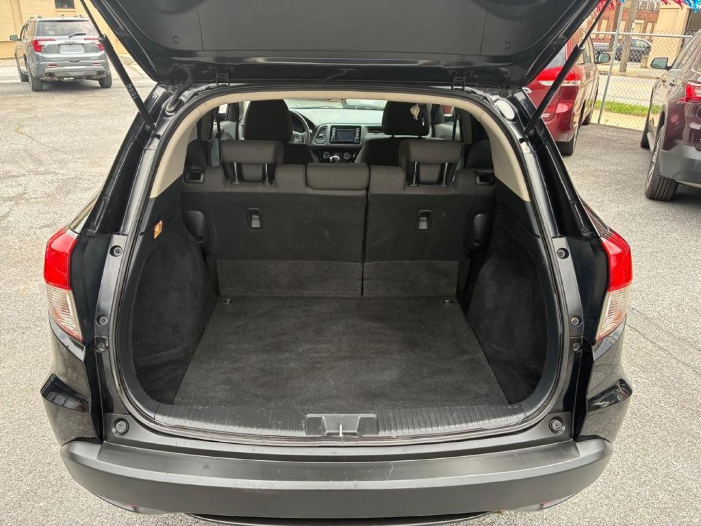 2022 BLACK HONDA HR-V LX (3CZRU6H30NM) with an 1.8L engine, Automatic transmission, located at 117 North Cameron Street, Harrisburg, PA, 17101, (717) 963-8962, 40.267021, -76.875351 - WE FINANCE!!! MOST vehicles are available for financing. Good Credit/ Challenged Credit/ No Credit - ALL Trade-Ins Welcomed!!! APPLY ONLINE or CALL us TODAY Please call us to discuss your cash and/or financing options. Thanks for checking our inventory! We're here to help. - Photo#10