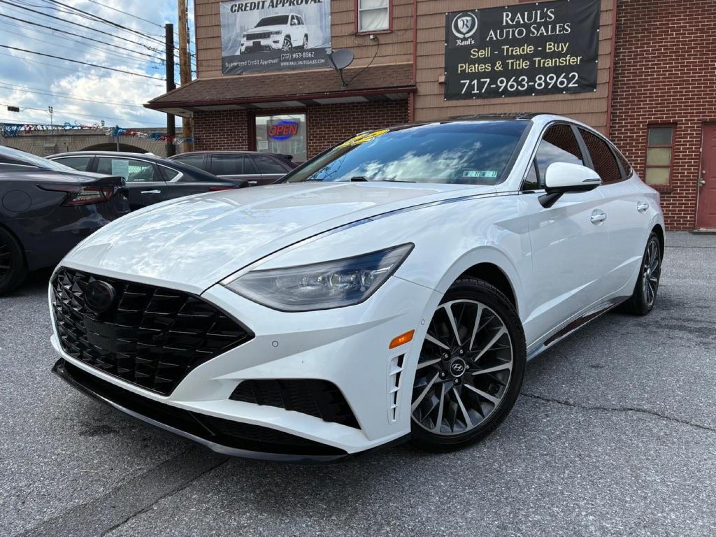 2022 BLACK HYUNDAI SONATA HYBRID (KMHL24JJXNA) with an 2.0L engine, Automatic transmission, located at 117 North Cameron Street, Harrisburg, PA, 17101, (717) 963-8962, 40.267021, -76.875351 - WE FINANCE!!! Good Credit/ Challenged Credit/ No Credit - ALL Trade-Ins Welcomed!!! APPLY ONLINE or CALL us TODAY ;) Please call us to discuss your cash and/or financing options. - Photo#0
