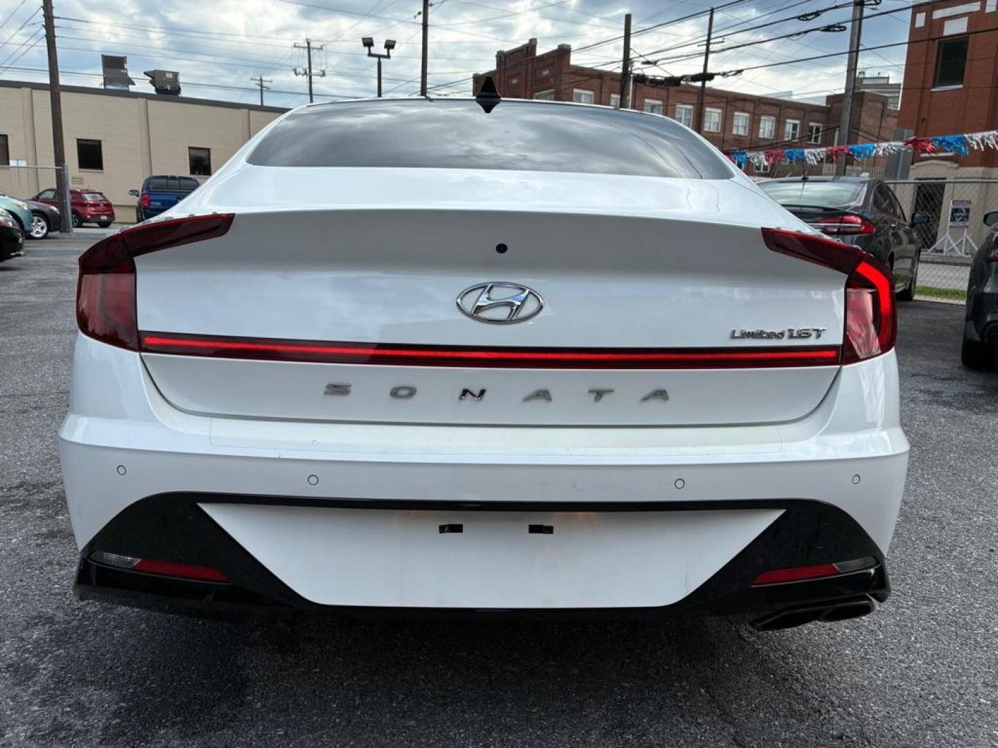 2022 BLACK HYUNDAI SONATA HYBRID (KMHL24JJXNA) with an 2.0L engine, Automatic transmission, located at 117 North Cameron Street, Harrisburg, PA, 17101, (717) 963-8962, 40.267021, -76.875351 - WE FINANCE!!! Good Credit/ Challenged Credit/ No Credit - ALL Trade-Ins Welcomed!!! APPLY ONLINE or CALL us TODAY ;) Please call us to discuss your cash and/or financing options. - Photo#3