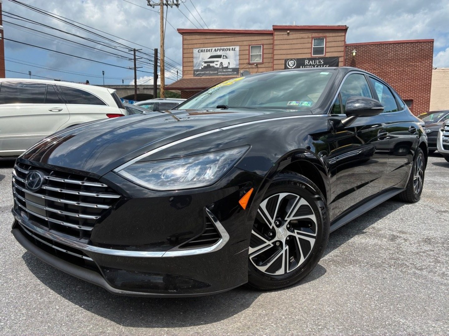 2022 BLACK HYUNDAI SONATA HYBRID (KMHL24JJXNA) with an 2.0L engine, Automatic transmission, located at 117 North Cameron Street, Harrisburg, PA, 17101, (717) 963-8962, 40.267021, -76.875351 - WE FINANCE!!! Good Credit/ Challenged Credit/ No Credit - ALL Trade-Ins Welcomed!!! APPLY ONLINE or CALL us TODAY ;) Please call us to discuss your cash and/or financing options.- Photo#0