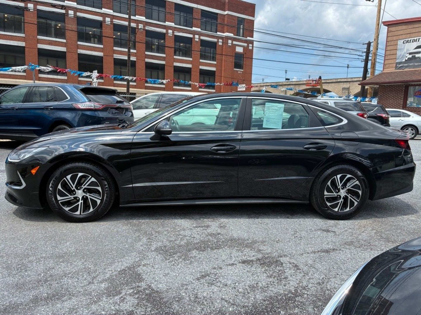 2022 BLACK HYUNDAI SONATA HYBRID (KMHL24JJXNA) with an 2.0L engine, Automatic transmission, located at 117 North Cameron Street, Harrisburg, PA, 17101, (717) 963-8962, 40.267021, -76.875351 - WE FINANCE!!! Good Credit/ Challenged Credit/ No Credit - ALL Trade-Ins Welcomed!!! APPLY ONLINE or CALL us TODAY ;) Please call us to discuss your cash and/or financing options.- Photo#1