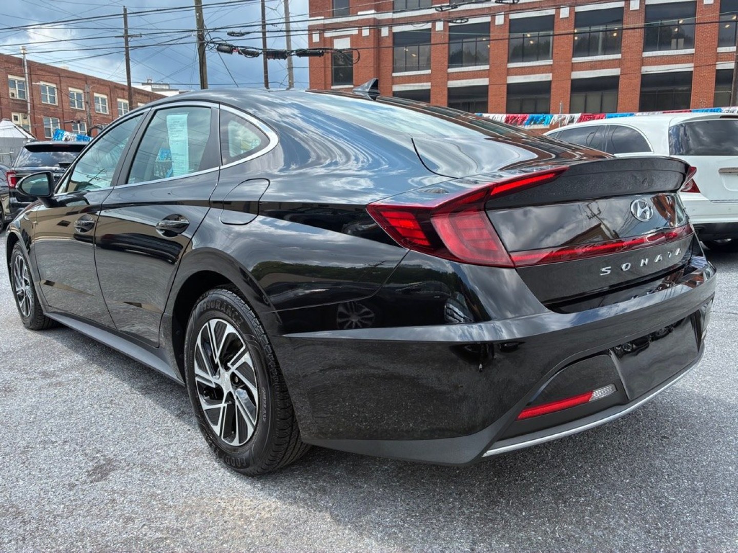 2022 BLACK HYUNDAI SONATA HYBRID (KMHL24JJXNA) with an 2.0L engine, Automatic transmission, located at 117 North Cameron Street, Harrisburg, PA, 17101, (717) 963-8962, 40.267021, -76.875351 - WE FINANCE!!! Good Credit/ Challenged Credit/ No Credit - ALL Trade-Ins Welcomed!!! APPLY ONLINE or CALL us TODAY ;) Please call us to discuss your cash and/or financing options.- Photo#2