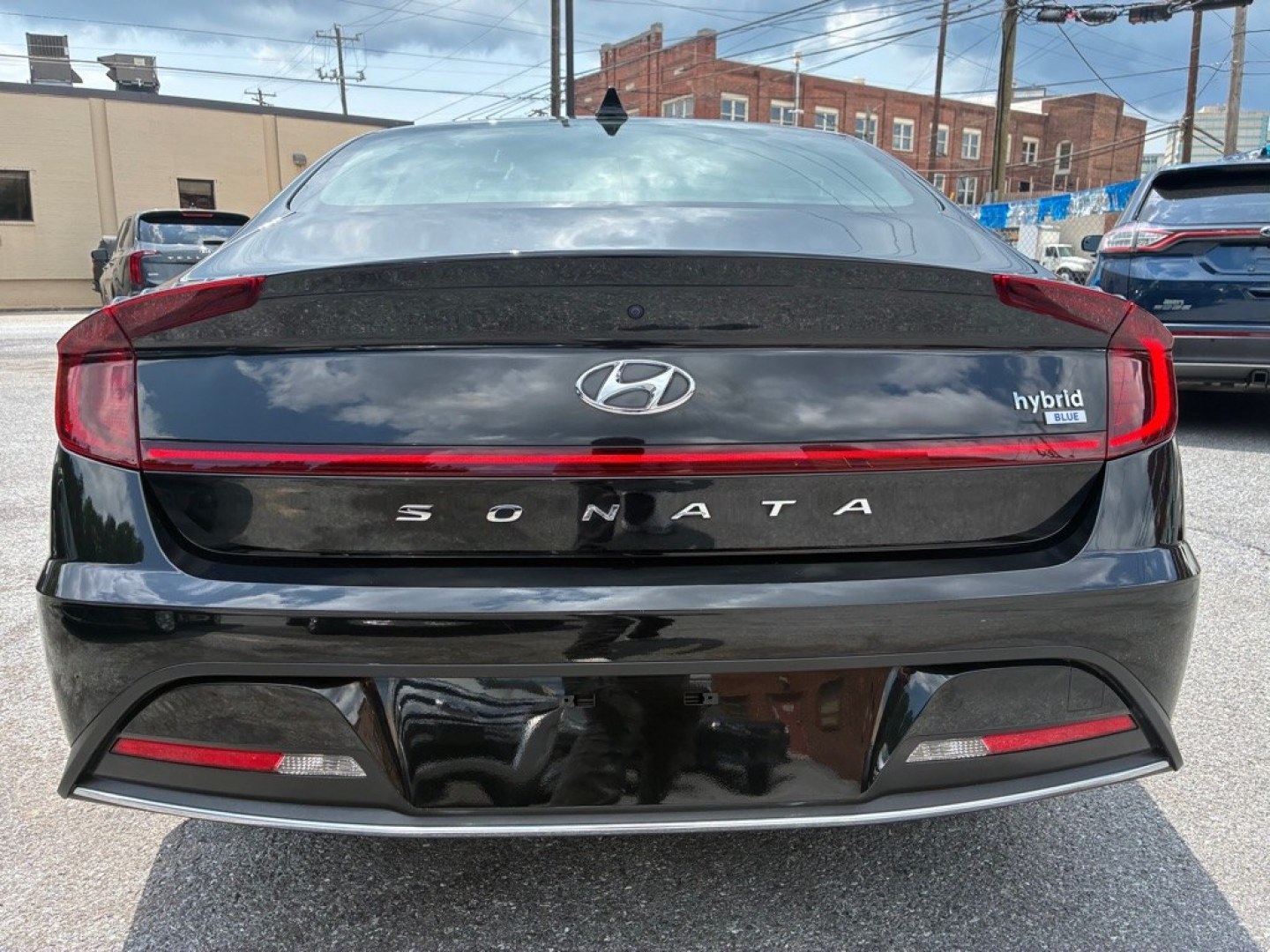 2022 BLACK HYUNDAI SONATA HYBRID (KMHL24JJXNA) with an 2.0L engine, Automatic transmission, located at 117 North Cameron Street, Harrisburg, PA, 17101, (717) 963-8962, 40.267021, -76.875351 - WE FINANCE!!! Good Credit/ Challenged Credit/ No Credit - ALL Trade-Ins Welcomed!!! APPLY ONLINE or CALL us TODAY ;) Please call us to discuss your cash and/or financing options.- Photo#3