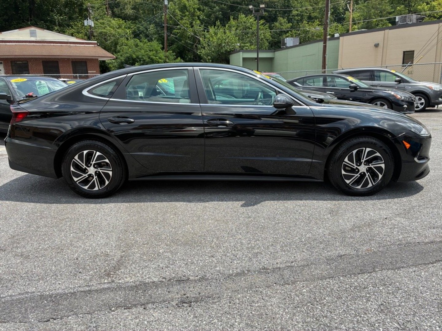 2022 BLACK HYUNDAI SONATA HYBRID (KMHL24JJXNA) with an 2.0L engine, Automatic transmission, located at 117 North Cameron Street, Harrisburg, PA, 17101, (717) 963-8962, 40.267021, -76.875351 - WE FINANCE!!! Good Credit/ Challenged Credit/ No Credit - ALL Trade-Ins Welcomed!!! APPLY ONLINE or CALL us TODAY ;) Please call us to discuss your cash and/or financing options.- Photo#5