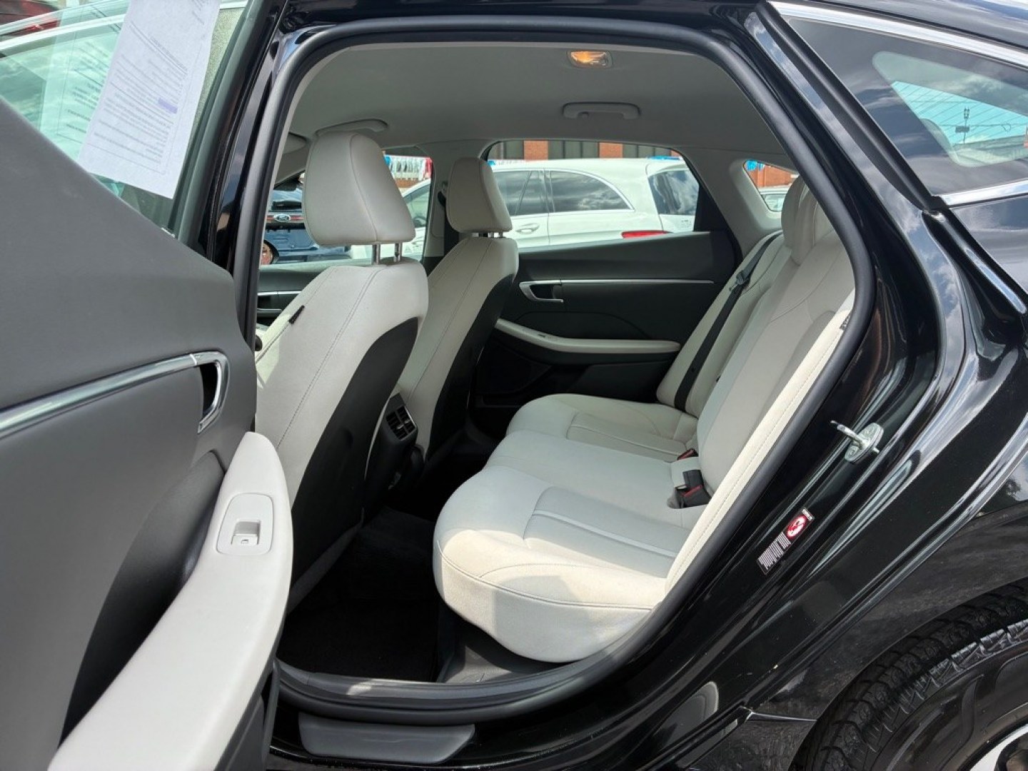 2022 BLACK HYUNDAI SONATA HYBRID (KMHL24JJXNA) with an 2.0L engine, Automatic transmission, located at 117 North Cameron Street, Harrisburg, PA, 17101, (717) 963-8962, 40.267021, -76.875351 - WE FINANCE!!! Good Credit/ Challenged Credit/ No Credit - ALL Trade-Ins Welcomed!!! APPLY ONLINE or CALL us TODAY ;) Please call us to discuss your cash and/or financing options.- Photo#11