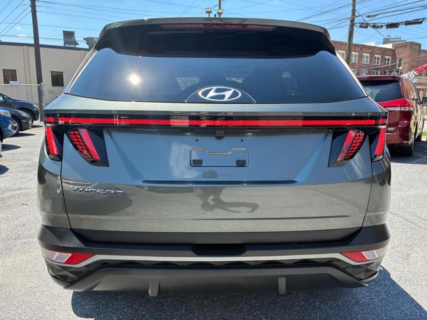 2022 GREEN HYUNDAI TUCSON SEL (5NMJF3AE7NH) with an 2.5L engine, Automatic transmission, located at 117 North Cameron Street, Harrisburg, PA, 17101, (717) 963-8962, 40.267021, -76.875351 - WE FINANCE!!! MOST vehicles are available for financing. Good Credit/ Challenged Credit/ No Credit - ALL Trade-Ins Welcomed!!! APPLY ONLINE or CALL us TODAY Please call us to discuss your cash and/or financing options. Thanks for checking our inventory! We're here to help. - Photo#3