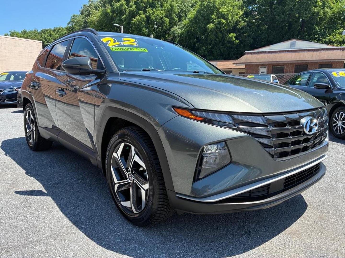 2022 GREEN HYUNDAI TUCSON SEL (5NMJF3AE7NH) with an 2.5L engine, Automatic transmission, located at 117 North Cameron Street, Harrisburg, PA, 17101, (717) 963-8962, 40.267021, -76.875351 - WE FINANCE!!! MOST vehicles are available for financing. Good Credit/ Challenged Credit/ No Credit - ALL Trade-Ins Welcomed!!! APPLY ONLINE or CALL us TODAY Please call us to discuss your cash and/or financing options. Thanks for checking our inventory! We're here to help. - Photo#6