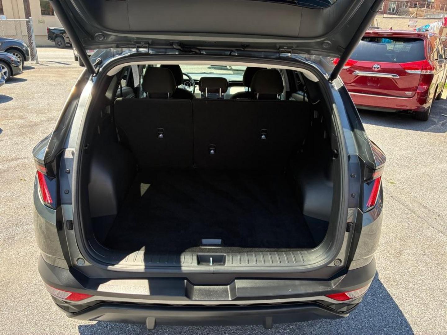 2022 GREEN HYUNDAI TUCSON SEL (5NMJF3AE7NH) with an 2.5L engine, Automatic transmission, located at 117 North Cameron Street, Harrisburg, PA, 17101, (717) 963-8962, 40.267021, -76.875351 - WE FINANCE!!! MOST vehicles are available for financing. Good Credit/ Challenged Credit/ No Credit - ALL Trade-Ins Welcomed!!! APPLY ONLINE or CALL us TODAY Please call us to discuss your cash and/or financing options. Thanks for checking our inventory! We're here to help. - Photo#10