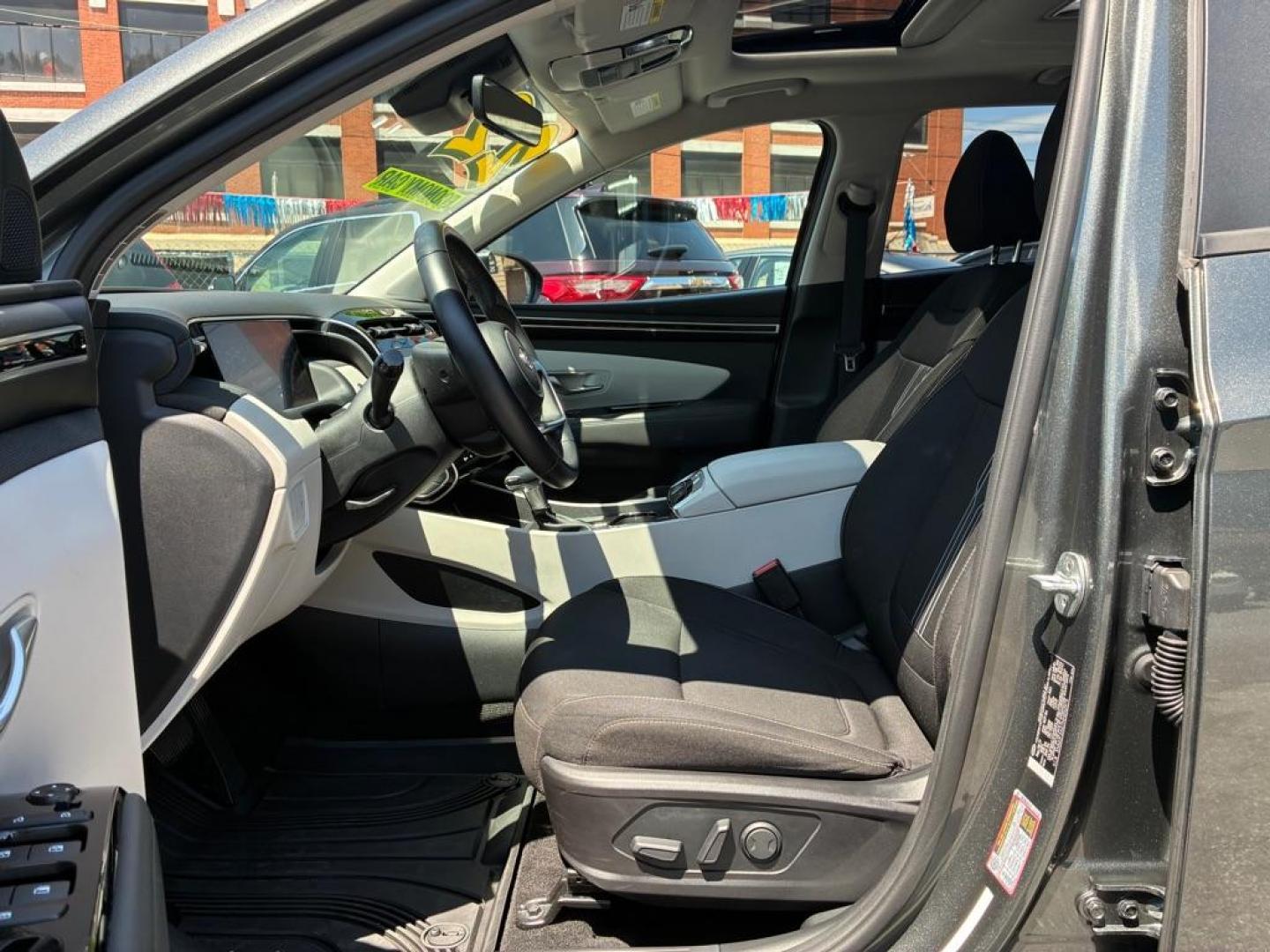 2022 GREEN HYUNDAI TUCSON SEL (5NMJF3AE7NH) with an 2.5L engine, Automatic transmission, located at 117 North Cameron Street, Harrisburg, PA, 17101, (717) 963-8962, 40.267021, -76.875351 - WE FINANCE!!! MOST vehicles are available for financing. Good Credit/ Challenged Credit/ No Credit - ALL Trade-Ins Welcomed!!! APPLY ONLINE or CALL us TODAY Please call us to discuss your cash and/or financing options. Thanks for checking our inventory! We're here to help. - Photo#13