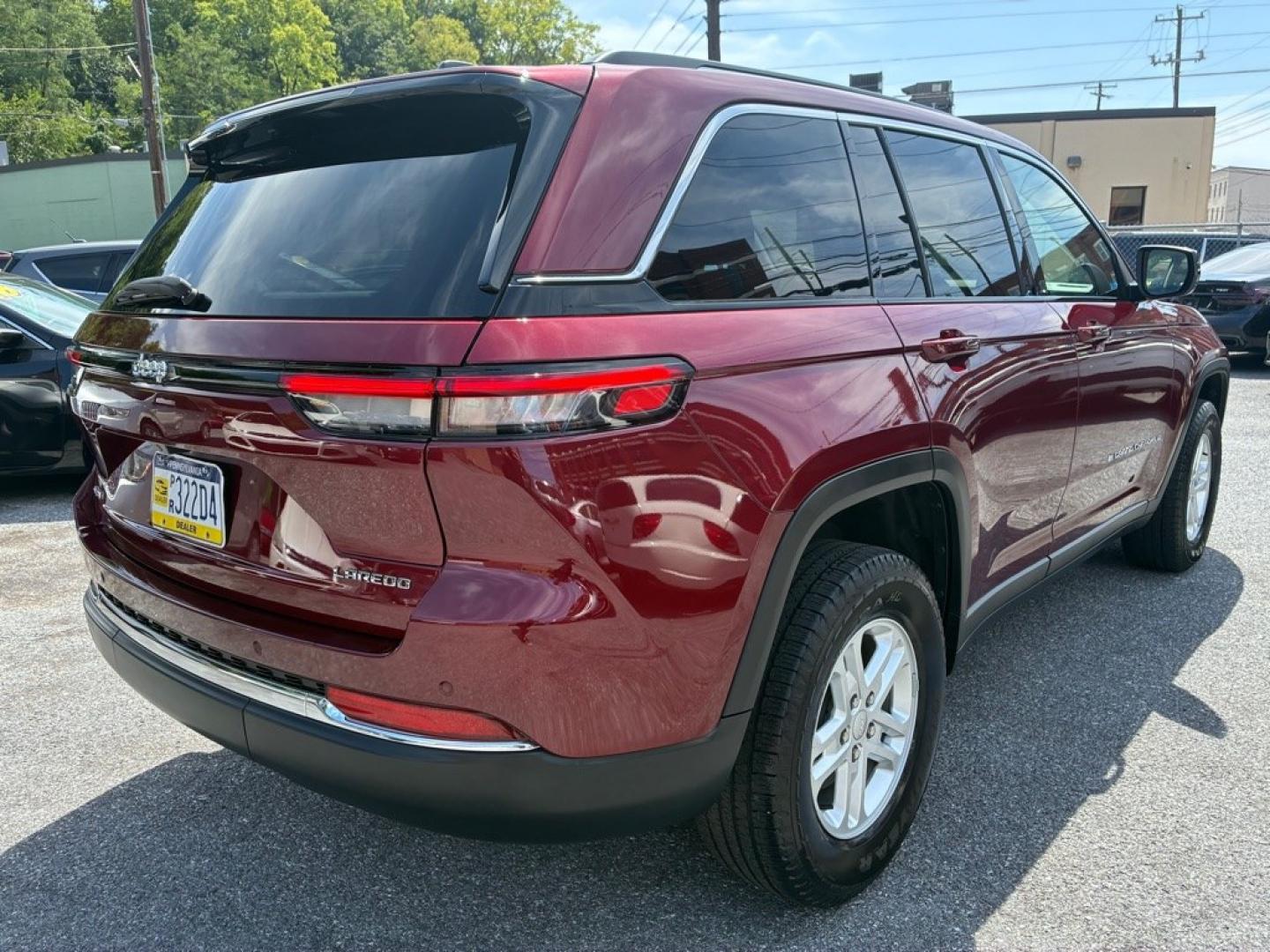 2023 RED JEEP GRAND CHEROKEE LAREDO (1C4RJHAG8PC) with an 3.6L engine, Automatic transmission, located at 131 N Cameron st, Harrisburg, PA, 17101, (717) 561-2926, 40.267086, -76.875374- Photo#4