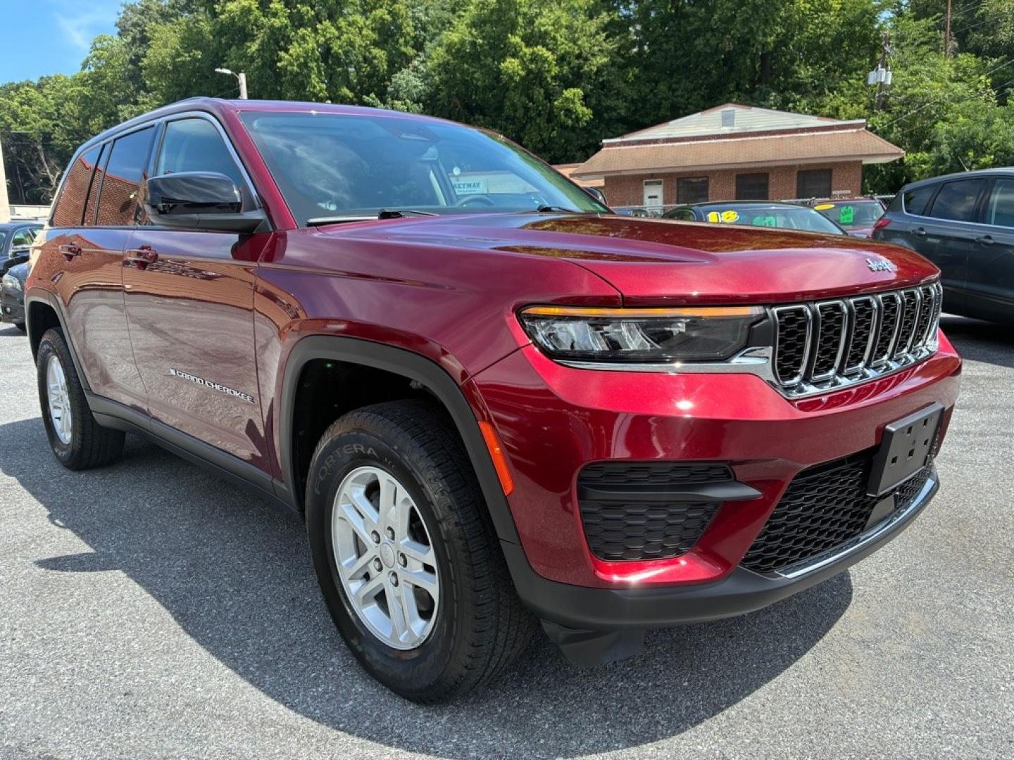 2023 RED JEEP GRAND CHEROKEE LAREDO (1C4RJHAG8PC) with an 3.6L engine, Automatic transmission, located at 131 N Cameron st, Harrisburg, PA, 17101, (717) 561-2926, 40.267086, -76.875374- Photo#6