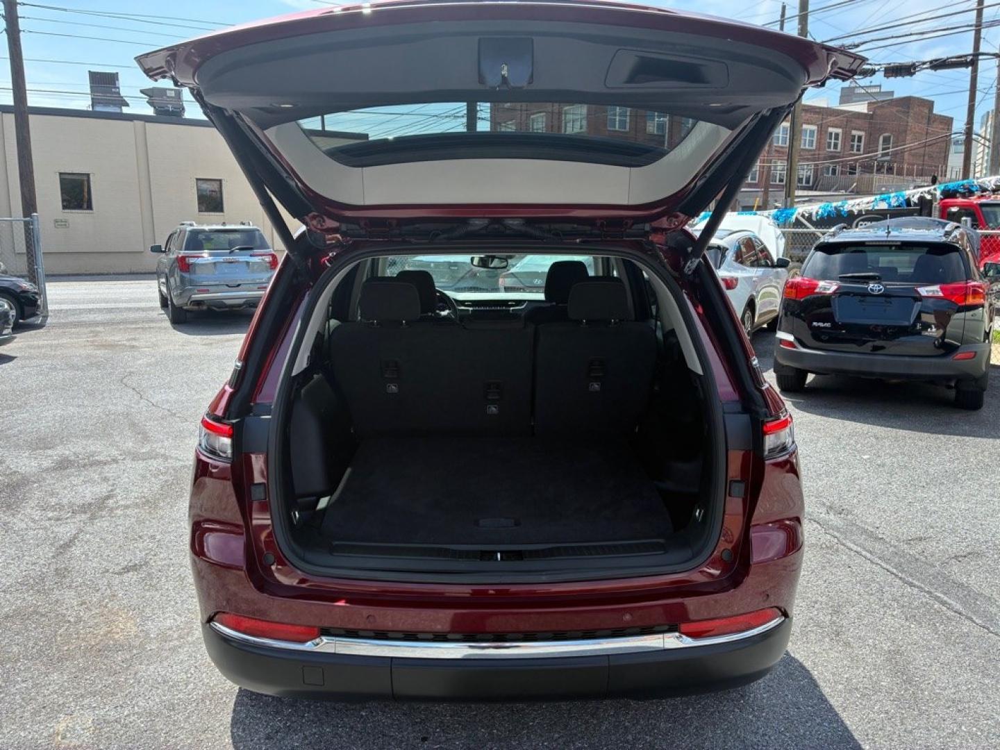 2023 RED JEEP GRAND CHEROKEE LAREDO (1C4RJHAG8PC) with an 3.6L engine, Automatic transmission, located at 131 N Cameron st, Harrisburg, PA, 17101, (717) 561-2926, 40.267086, -76.875374- Photo#10