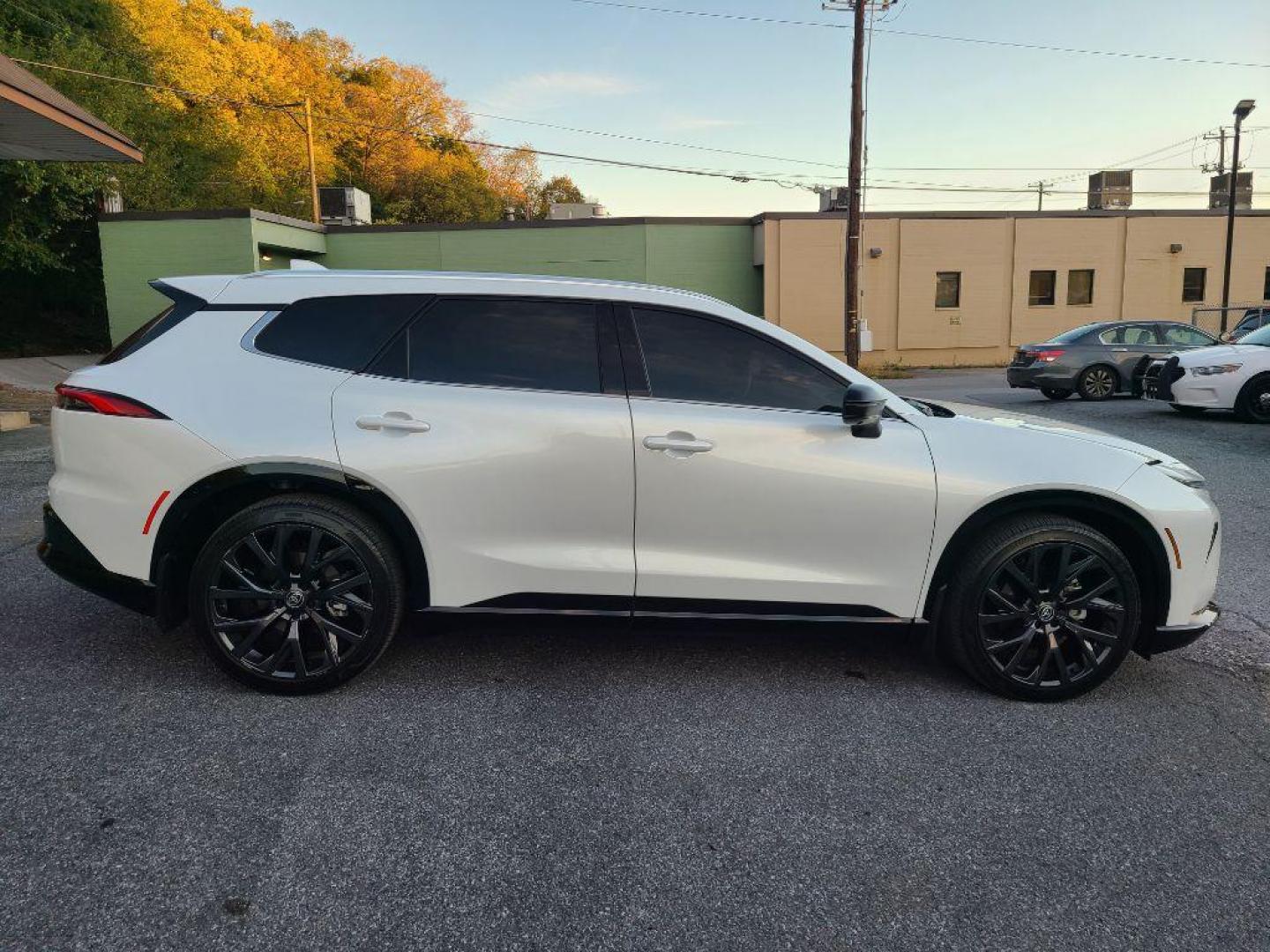 2025 WHITE TOYOTA CROWN SIGNIA XLE (JTDACAAJ6S3) with an 2.5L engine, Continuously Variable transmission, located at 7981 Paxton Street, Harrisburg, PA, 17111, (717) 561-2926, 40.261490, -76.749229 - WE FINANCE!!! Good Credit/ Bad Credit/ No Credit - ALL Trade-Ins Welcomed!!! ***Guaranteed Credit Approval*** APPLY ONLINE or CALL us TODAY ;) Please call us to discuss your cash and financing options. - Photo#5